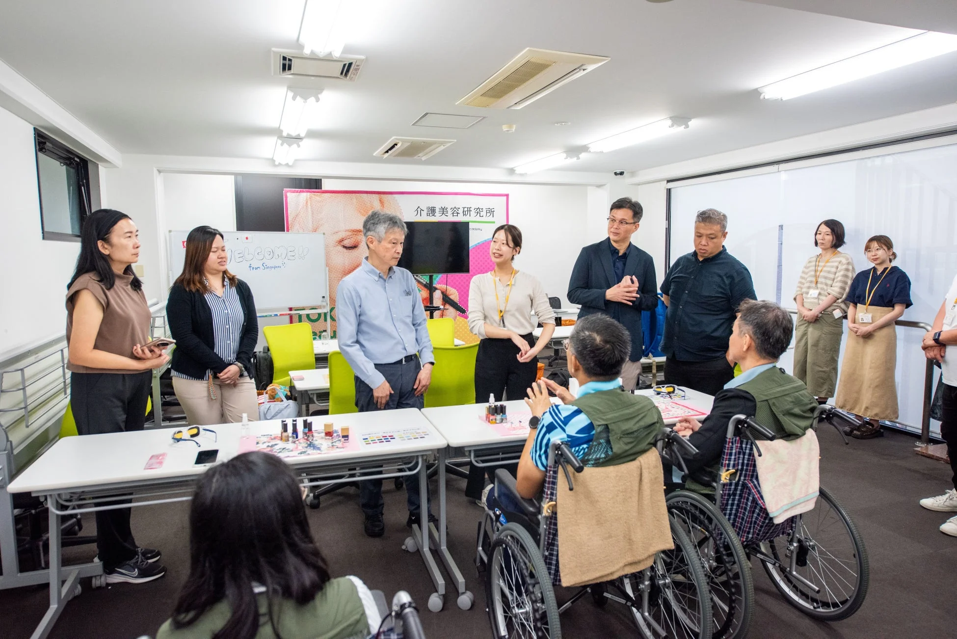 介護美容研究所でのワークショップ風景