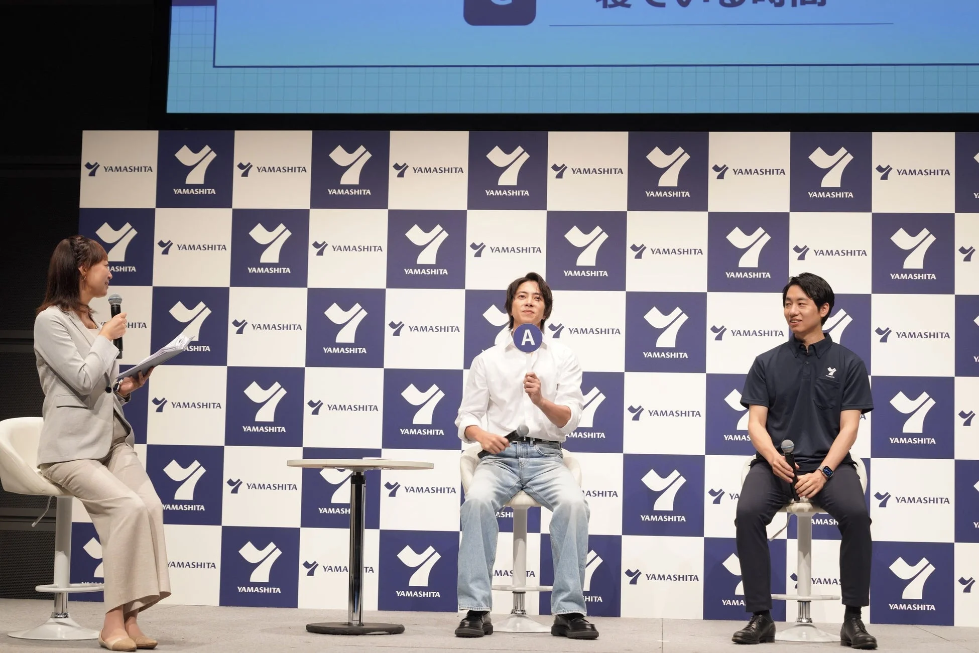 クイズに挑戦する山下智久さん