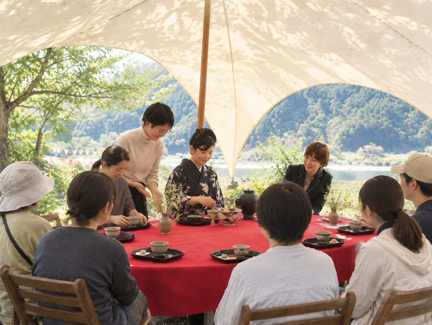 屋外での茶会体験