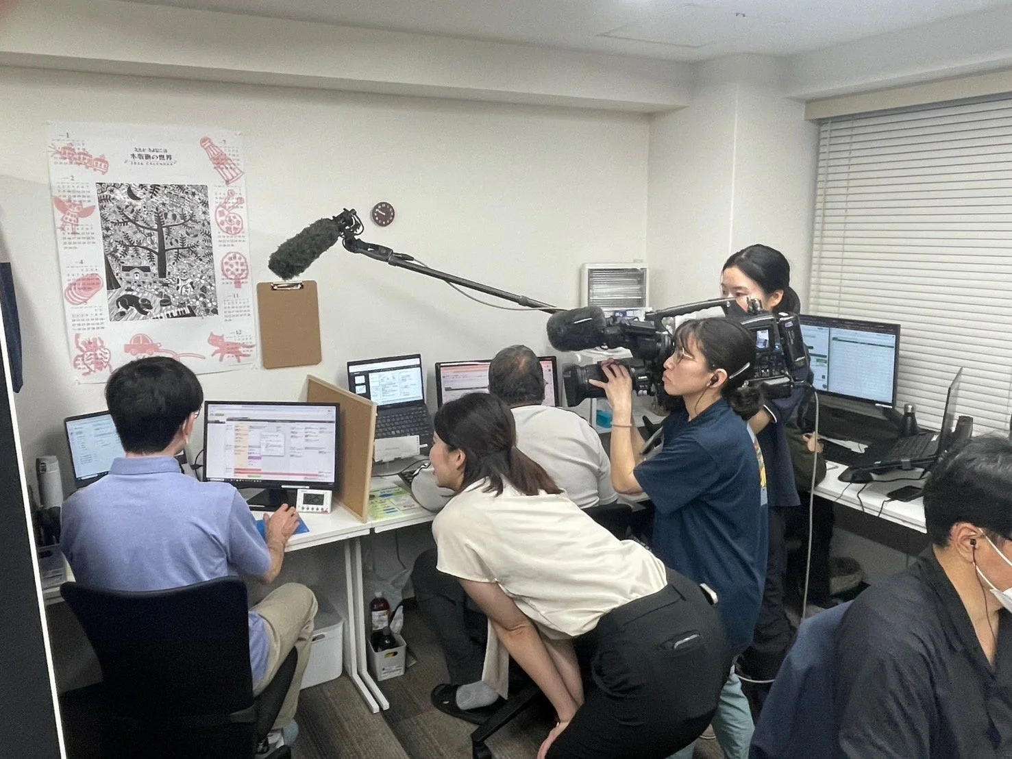 オフィスで撮影中の様子